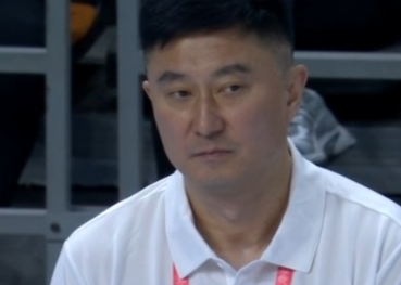 Guangdong wurde zur Halbzeit unterdrückt! Das Team machte 4 von 17 Dreierwürfen, bei einer Schussquote von nur 23 %.