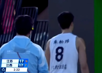 Jia Mingru führte die Drei-Basketball-Mannschaft von Jiangsu dazu, die Macht zu ergreifen und das Spielfeld zu verlassen! Medienleute: Ein epischer Wettbewerb, der Himmel und Erde trotzt