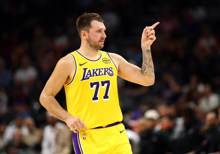 Das Dual-Core-Team der Lakers erzielte 66 Punkte und führte das Team zu zwei Siegen in Folge. Die Gastmannschaft setzte ihre starke Leistung mit 7 Siegen und 2 Niederlagen fort.