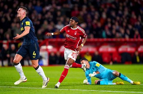 Nottingham Forest gegen Newcastle United