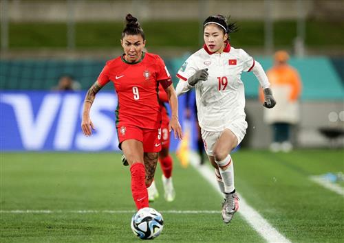 Portugals Frauenfußballmannschaft gegen Vietnamesische Frauenfußballmannschaft
